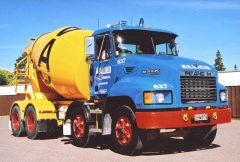 Mack Metroliner 8x4 Mixer