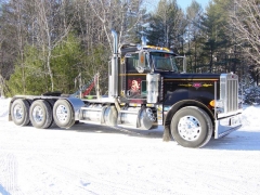 2005 379 Peterbilt Tri-axle Tractor