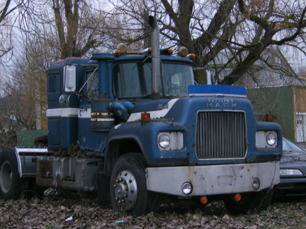 Mack R 600 with pipe through hood