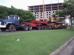 HAULAGE OF A LIEBHERR R984 WITH A MACK DM800