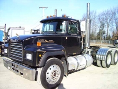 More information about "Black 2004 Mack RD Legend Tractor.jpg"