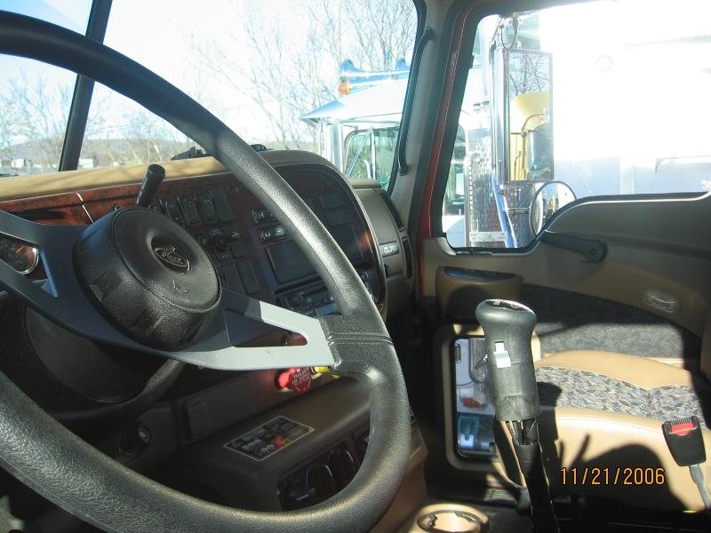 2007 CL733 Tractor Interior.JPG