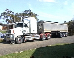 2001 Mack Trident