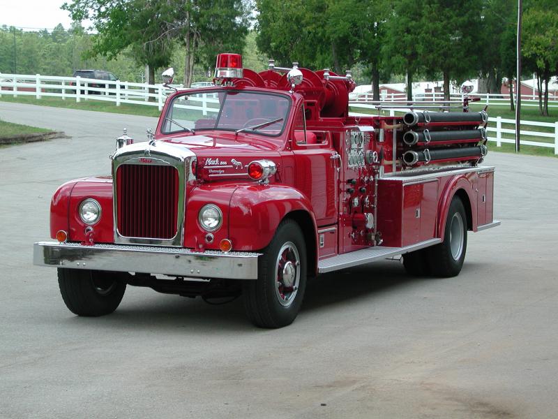 1958 Mack B-85 Open cab pumper