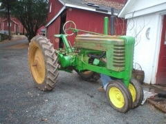 John Deere B