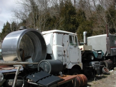 truck yard grave 020.jpg