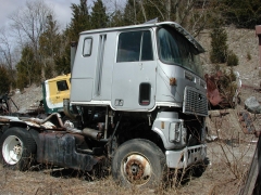 truck yard grave 031.jpg