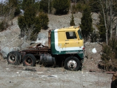 truck yard grave 033.jpg