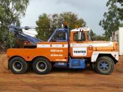 Mack R-600 "Flintstone" RHS side on