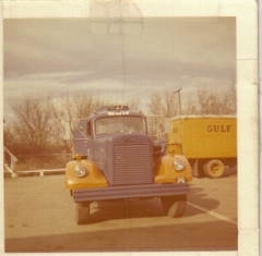 1957 White 4000T with Mustang 490 A gas engine (215 H.P.)