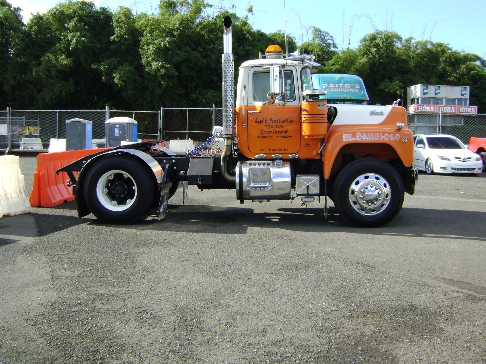 RACING MACK TRUCKS