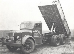 Mack NR kipper op haukes terrein kekerdom.jpg