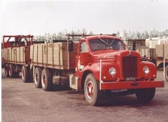 Mack B61 met originele mack cabine