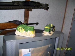 John Deere salt and pepper shakers set one