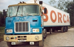 Mack F 700 1.jpg