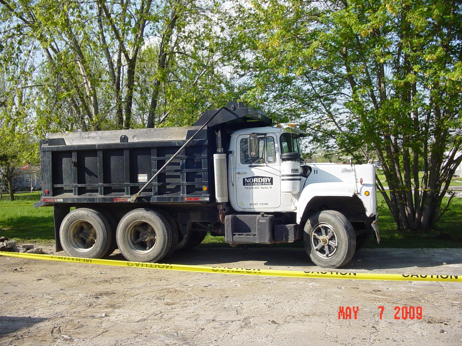 75 Mack R-600 Dump Truck