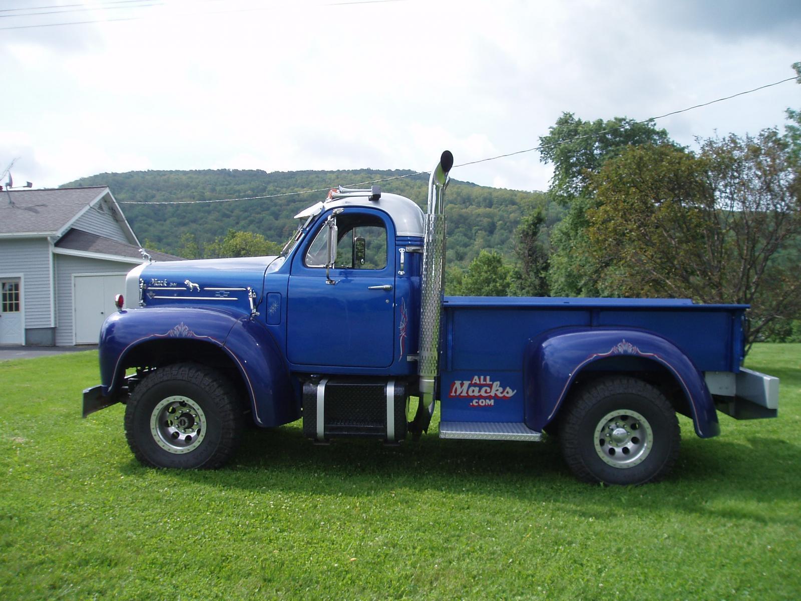 Mack Pick-Up