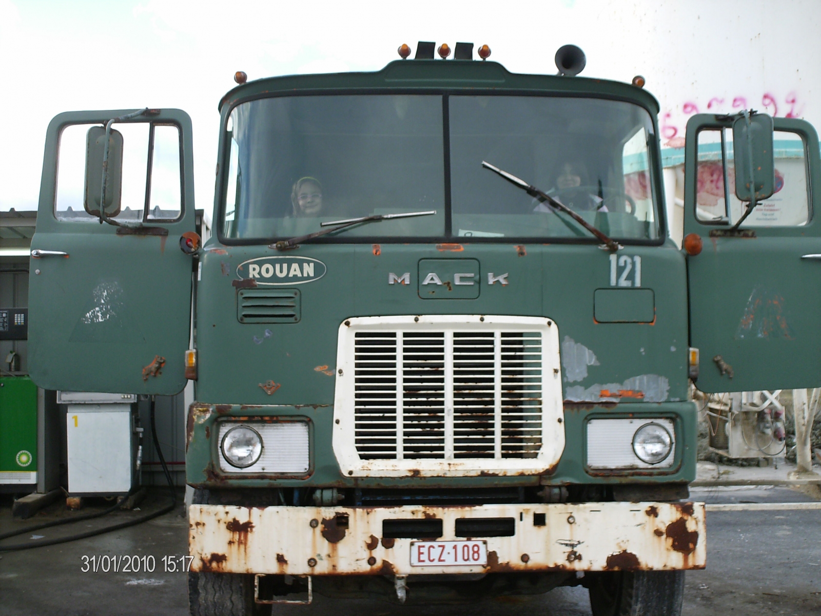 restoration my mack F model