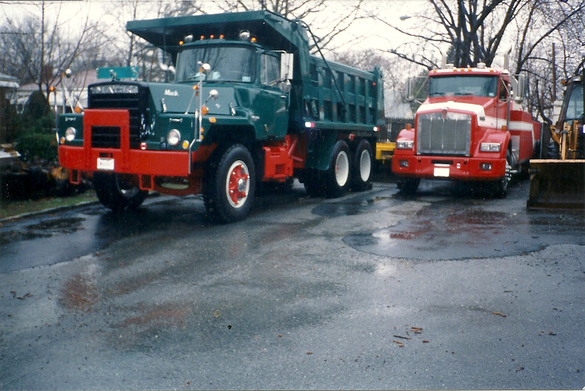 1973 Mack DM800