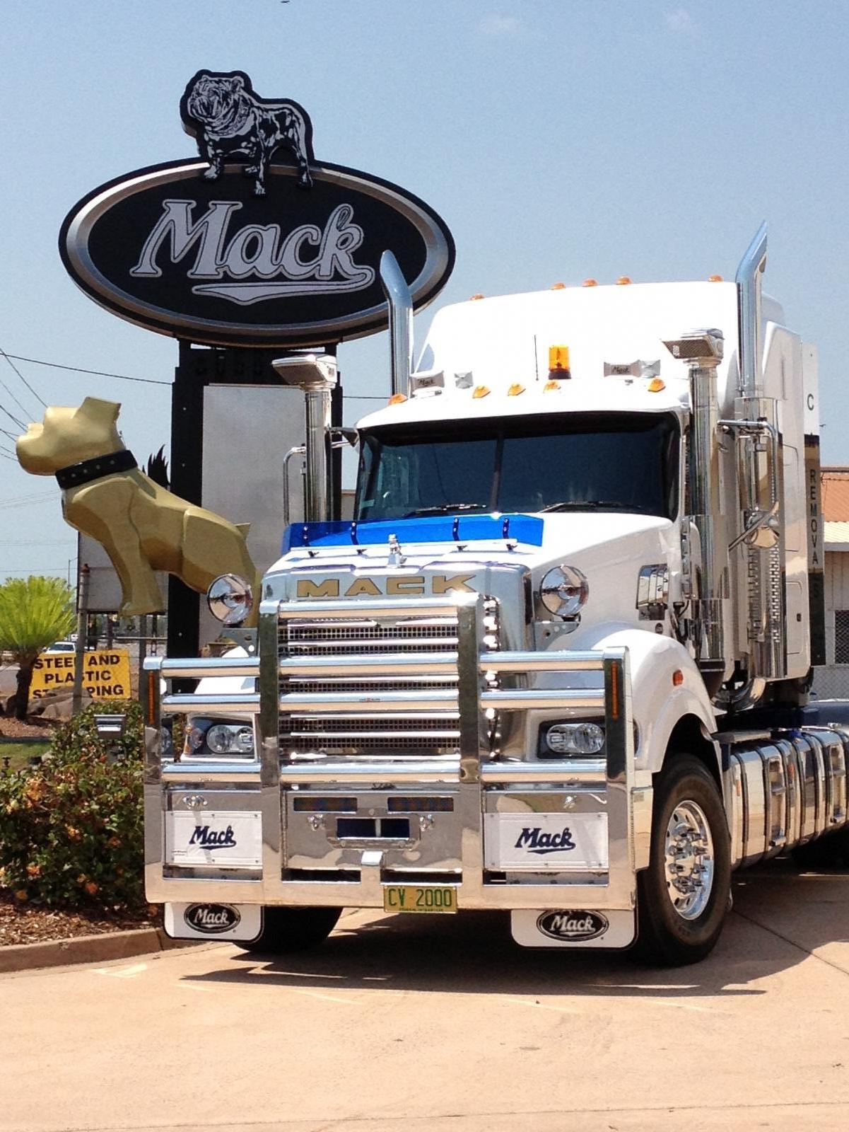 Mack Superliner