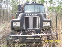 1986 Mack DM686S 001.jpg