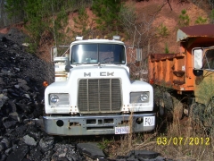 Mack R688ST 001.jpg