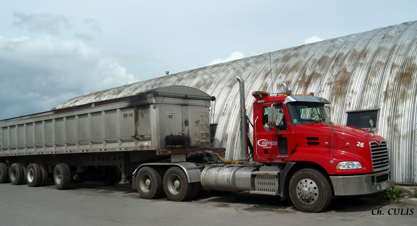 Pinnacle tractor w/Manac aluminium dump trailer - Catalogna & Frères (Lachine, QC)