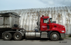 Pinnacle tractor w/Manac aluminium dump trailer - Catalogna & Frères (Lachine, QC)