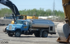 Mack R Roxboro water truck/arroseuse