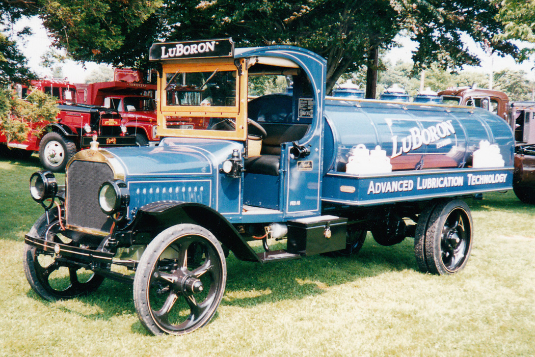 Mack AB shown at Macungie 2004