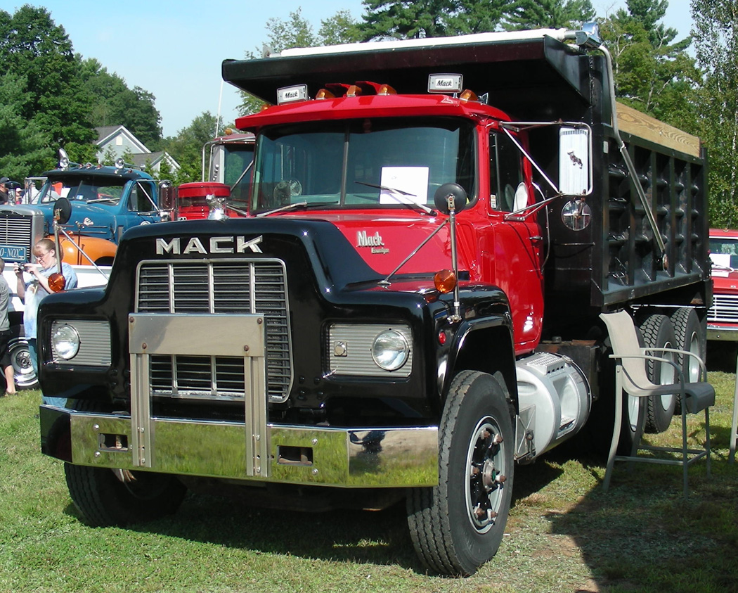 1989 Mack R686