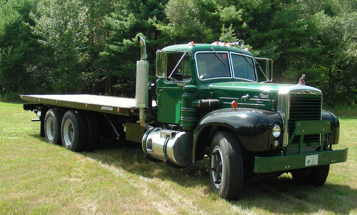 1959 Mack B75.