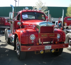 1961 Mack B61ST Tractor