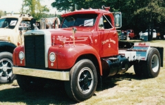 1964 Mack B 75
