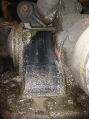 Rear axle with peanut power divider
