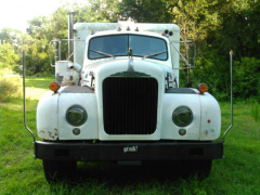 1958 Mack front