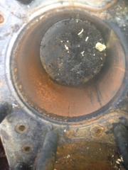 Rear cylinder - clean, no visible scoring.... low mileage or ? Engine still stuck, need to free up valves next.