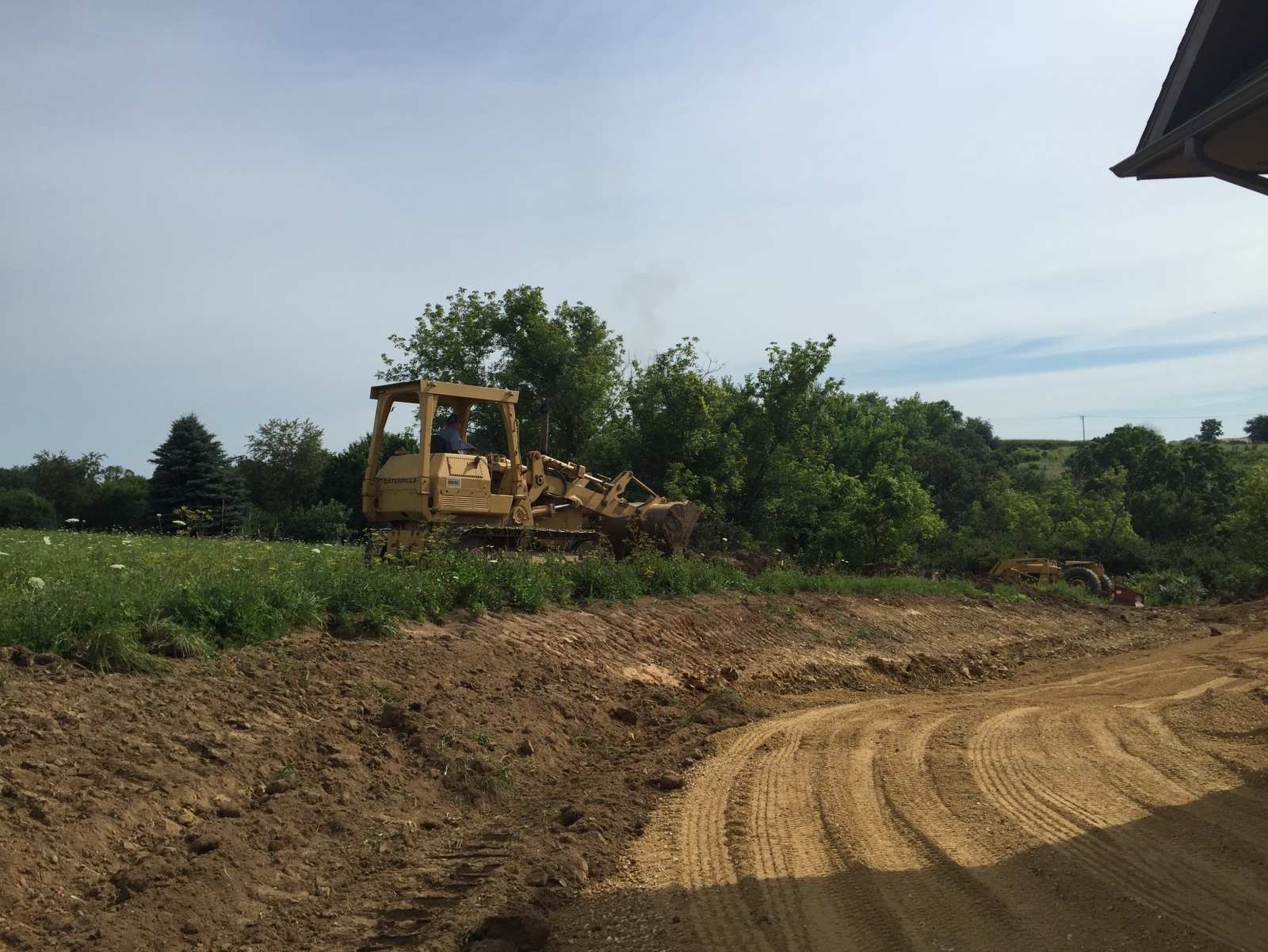 955L moving black dirt on site in Lake Carroll