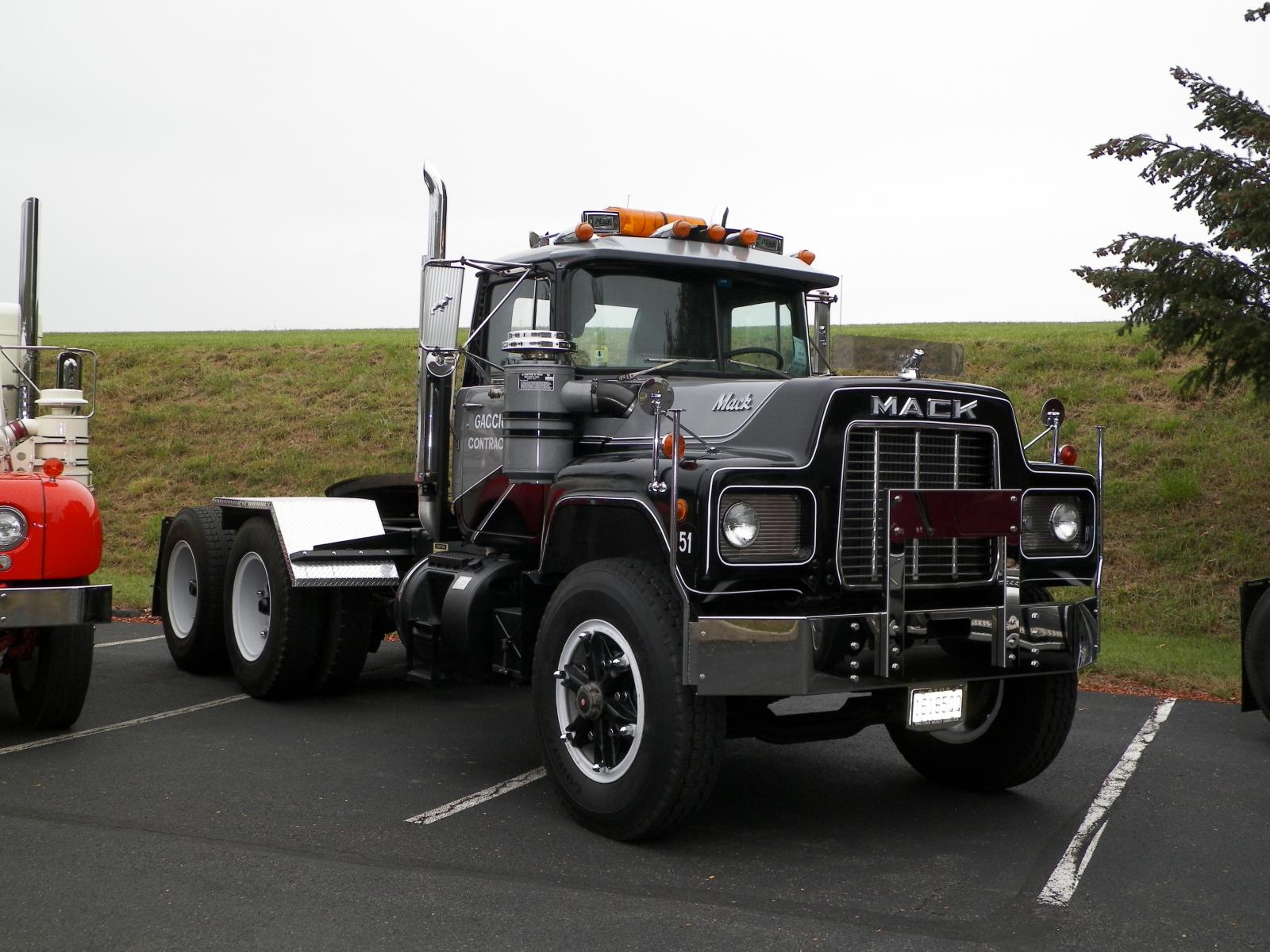 1988 RD688SX Antique and Classic Mack  Trucks  General 