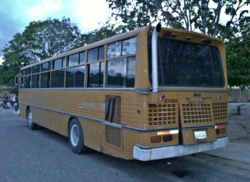 Mack FCR685RB bus chassis with Brazilian Ciferal body (6).jpg