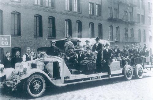 Prototype long-distance bus - Alfred Fellows Masury driving.jpg