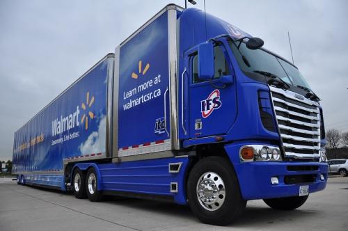 Freightliner Argosy - Walmart Canada dromedary..jpg