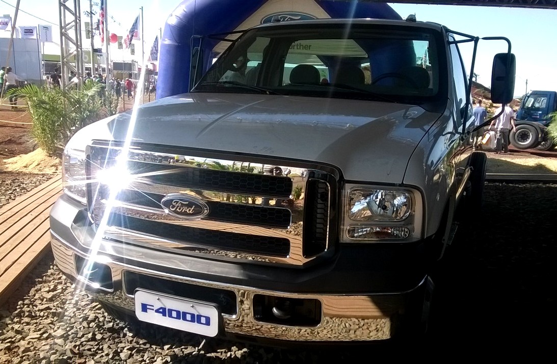  Ford relanza la F-4000 en el Agrishow de Brasil - Trucking News - BigMackTrucks.com
