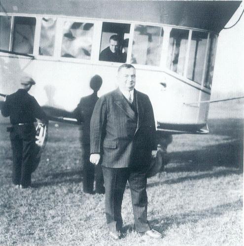 Alfred F. Masury with Goodyear blimp Mayflower (1929).jpg