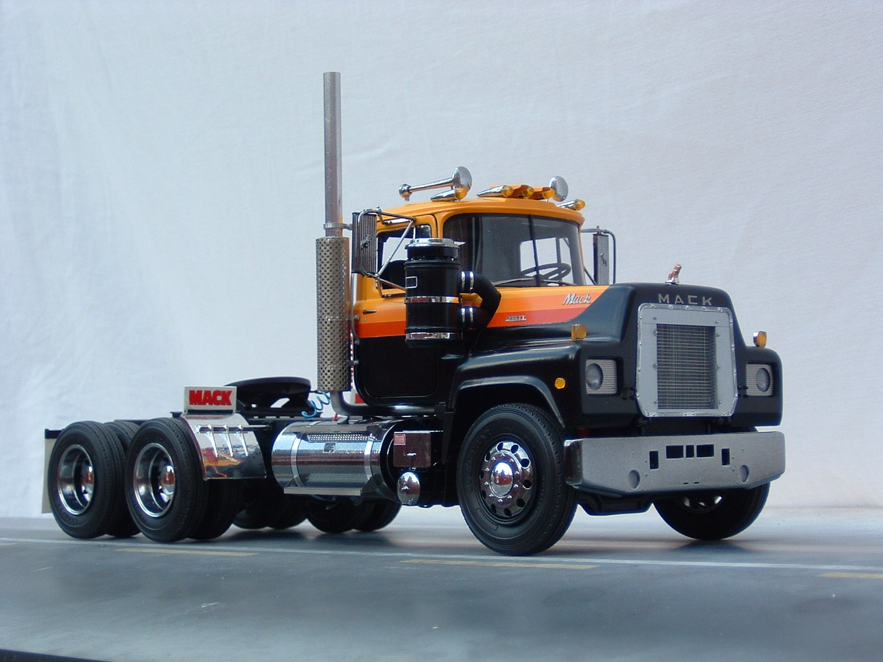 Value-Liner scale model finished. - Antique and Classic Mack Trucks