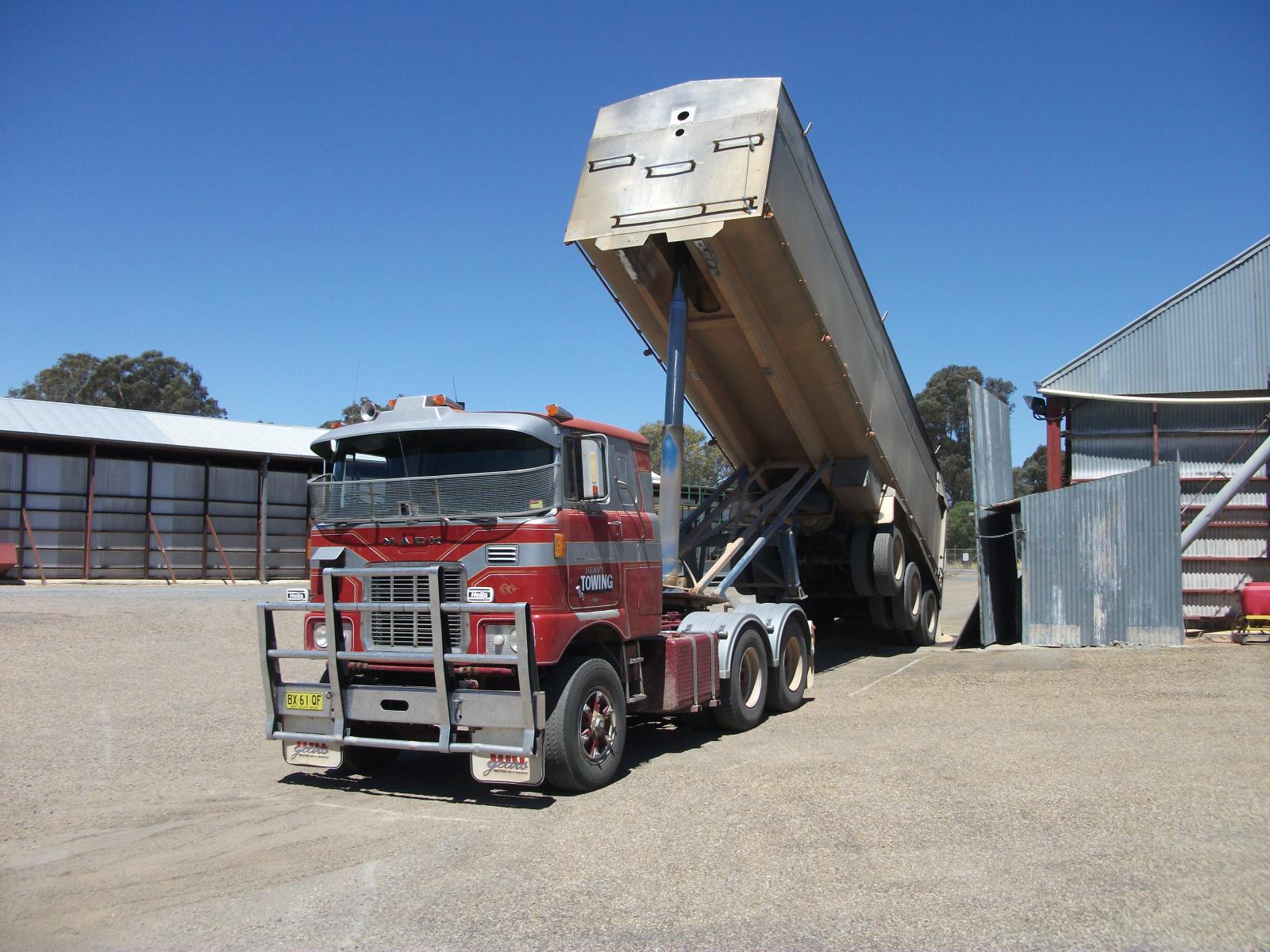 Old Australian F model - Antique and Classic Mack Trucks General Discussion - www.semadata.org