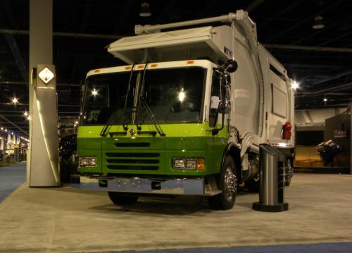 Navistar-American LaFrance Condor (Waste Expo 2009)...JPG