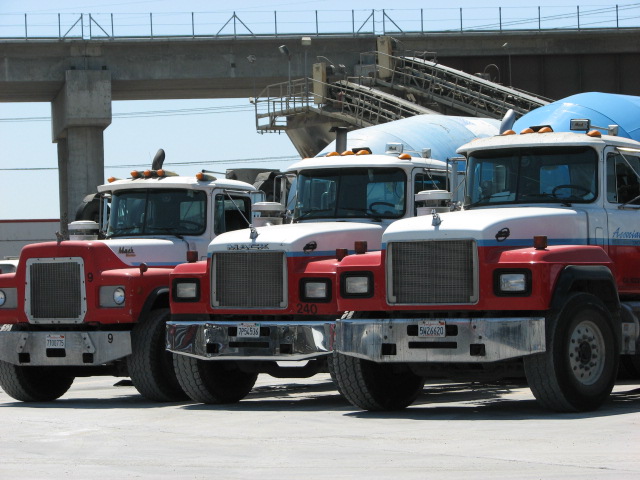 MACK_TRUCKS_SEPT_01_2007_LOS_ANGELES_IMAGE_PATRICE_RAUNET_HOLLYWOOD-1.jpg