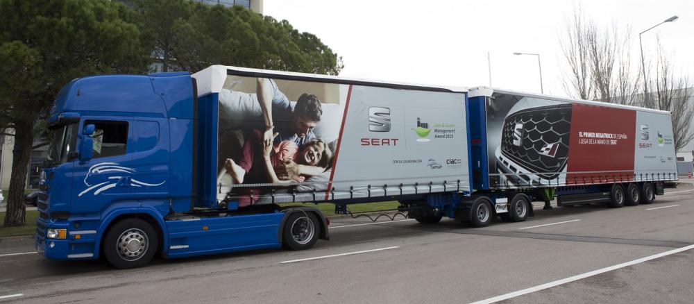 Spain says ‘hola’ to the 25.25-metre truck.jpg