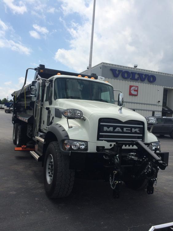 Mack GU713 Snow Plows 014.JPG